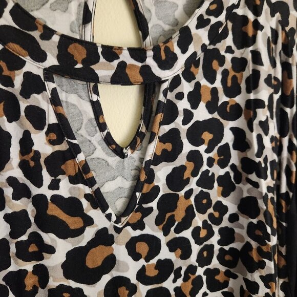 Kate & Mallory Leopard Black Trim Tunic Sharkbite Hem Mobwife Top Size 1X - Picture 3 of 4